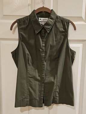Columbia Olive Green Sleeveless Button-Front Blouse